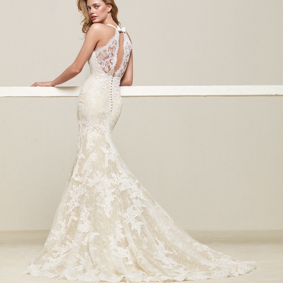 “Drilos” Pronovias Wedding Dress - Picture 2 of 11